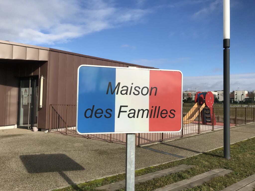 Maison des familles de l'établissement pour mineurs de meyzieu